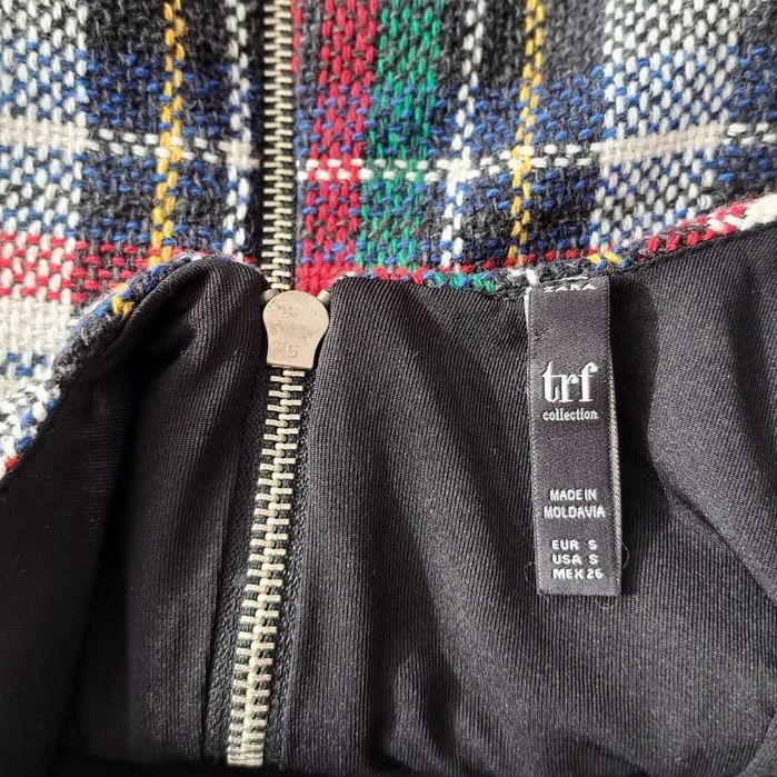 Дамски зимен сукман в каре ZARA TRF  - S/36