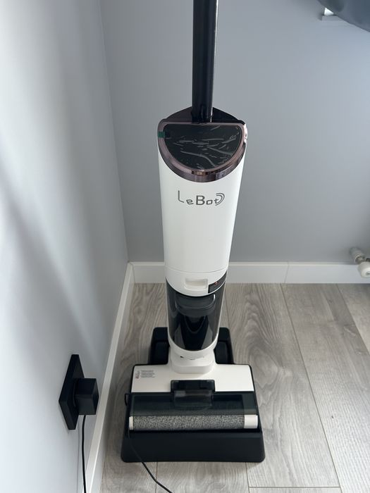 Новый вертикальный моющий пылесос LeBo