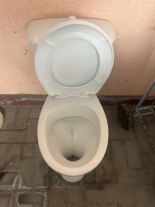 Продам унитаз в отличном состоянии