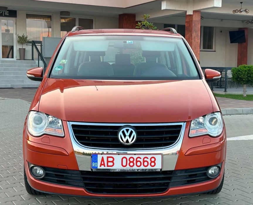 VOLKSWAGEN Touran 2010 — imagine 3
