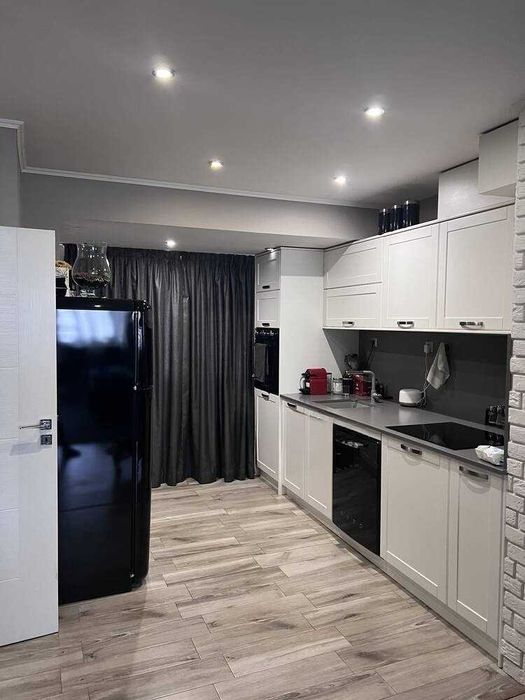 Продава се Тристаен апартамент в Пловдив, Кършияка - 100 кв.м за 2200 €/кв.м - Снимка #3