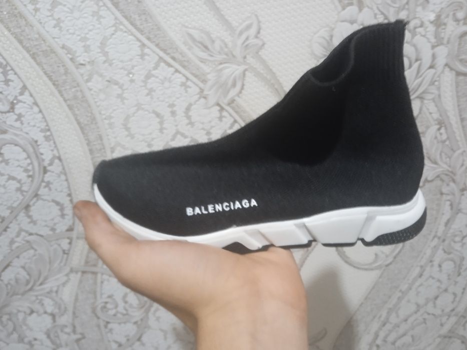 Gucci va Balenciaga krasfokalari