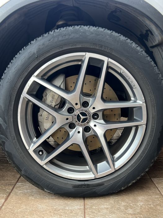 Джанти с гуми 19 AMG 5х112 с гуми 235/55/19 Pirelli
