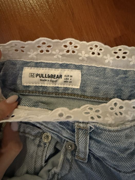 Продавам сини дънки на Pull&Bear