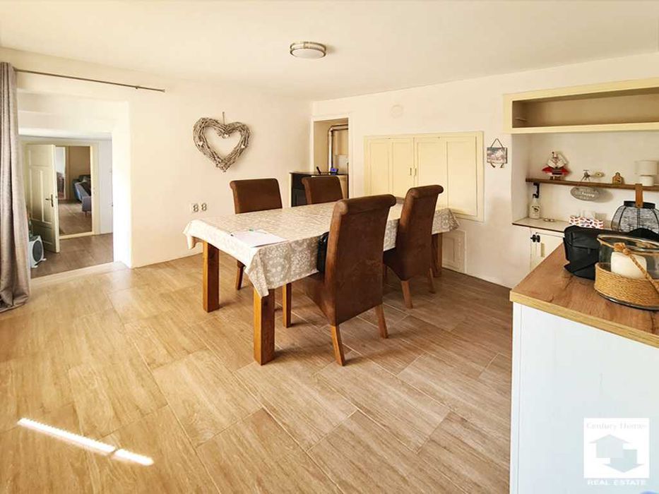 145304 Очарователна двуетажна къща с голям двор в с. Страхилово