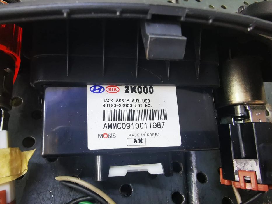 Bricheta port aux usb kia soul 961202k000