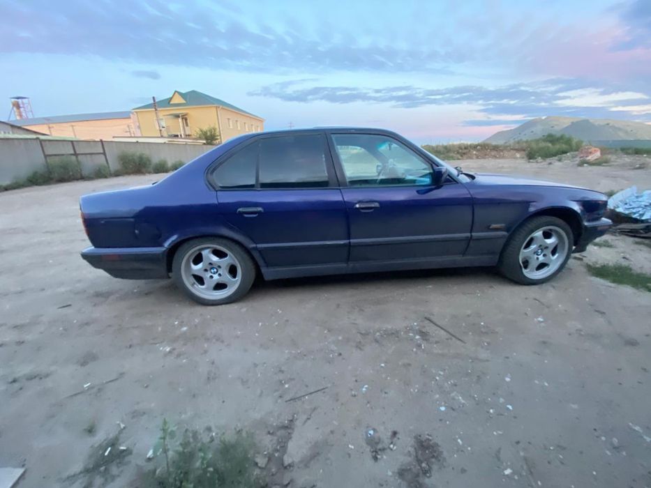 Машина бмв 520 5