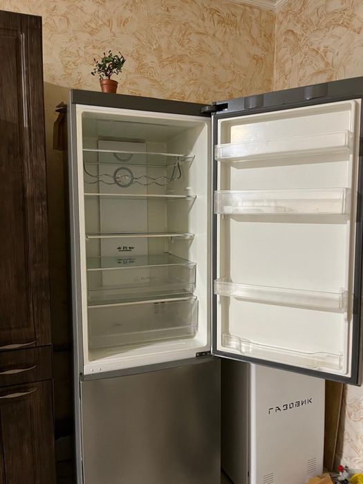 Продам холодильник