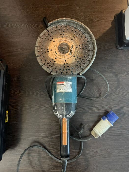 Vând polizor unghiular Makita 9069