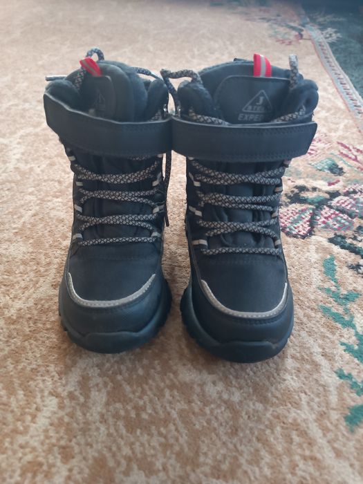 Продам детскую обувь