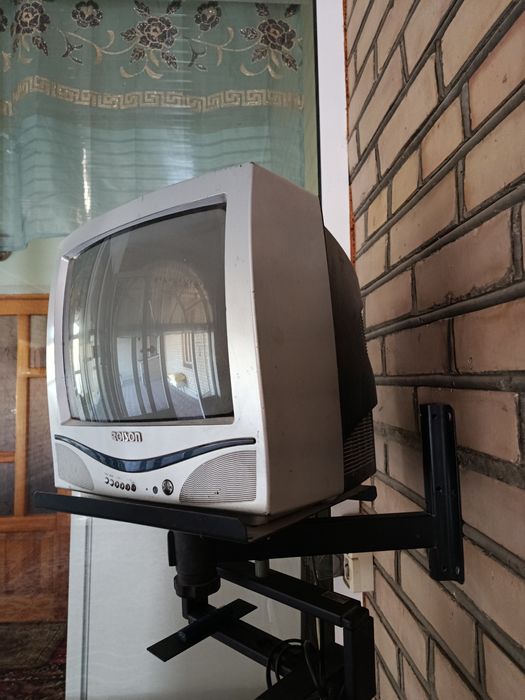 3 та телевизор сотилади