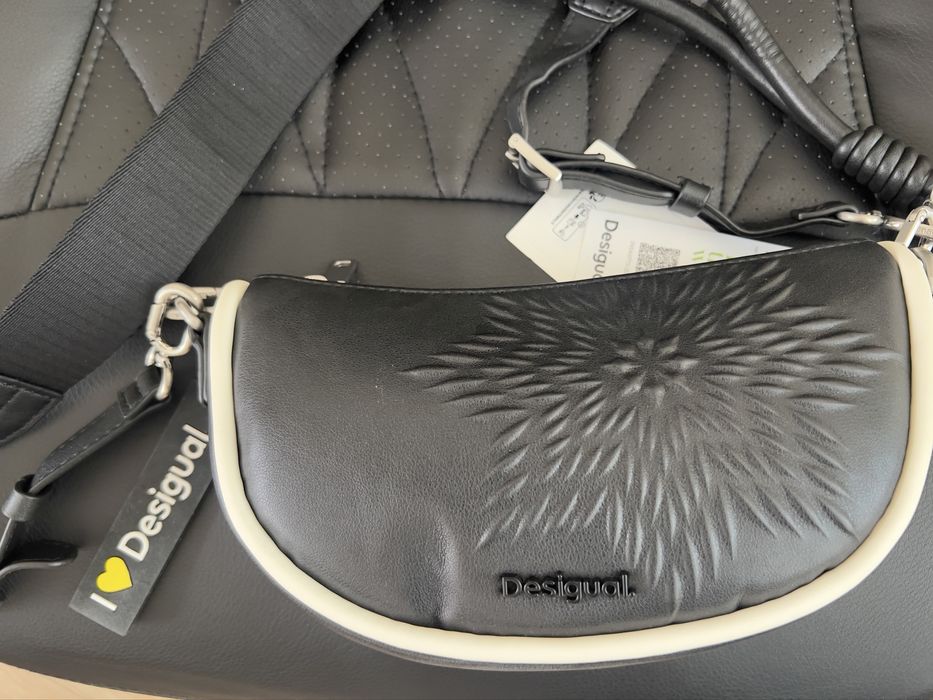 Нова малка черна чанта Desigual