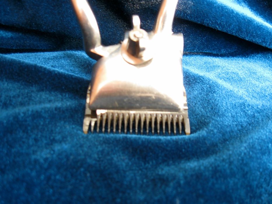 Коллекционная механическая машинка для стрижки