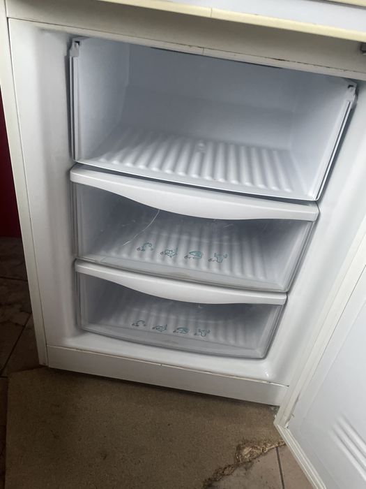 Продам холодильник б/у в хорошем состоянии.