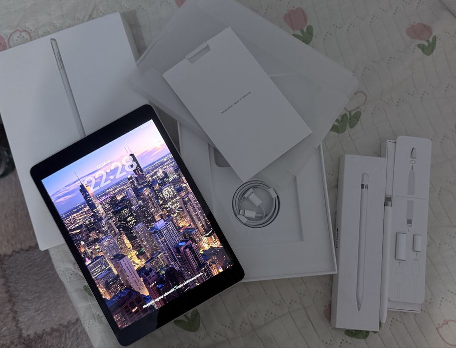 Ipad 9 поколения, 64 гб + стилус первого поколения оригинал