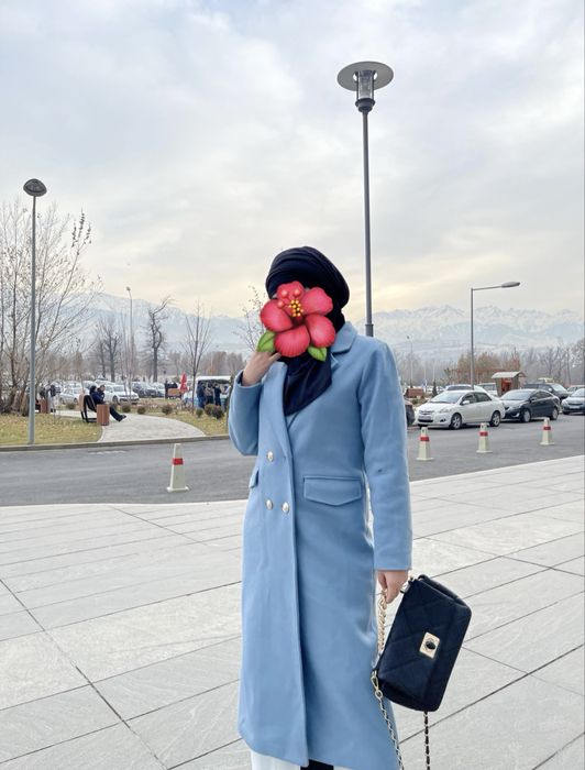 Пальто светло голубое