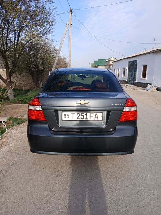 Нехия 3 Мокрый асфальт холати Почти янги ало даражада.