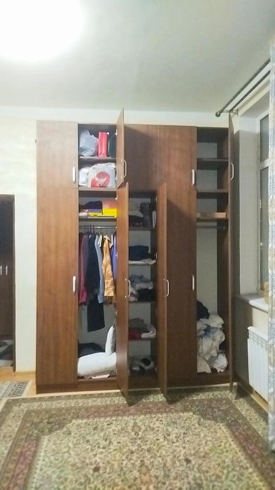 Гардеробли шкаф сотилади, холати аъло дара