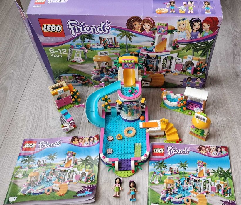 LEGO Friends - Piscina de vara din Heartlake 41313 , 589 piese