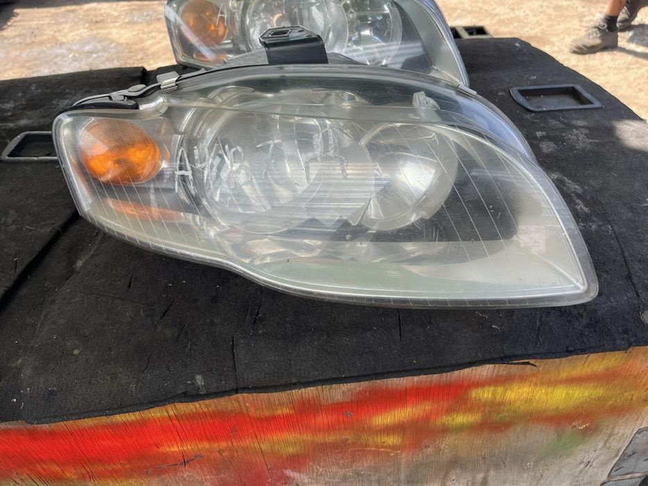 Обикновен фар Audi A4 B7 Ауди б7 оригинал 8e0941004  десен два броя
