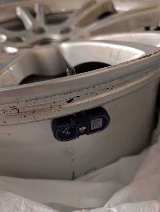 Оригинален комплект Tesla Gemini 19" джанти + сензори