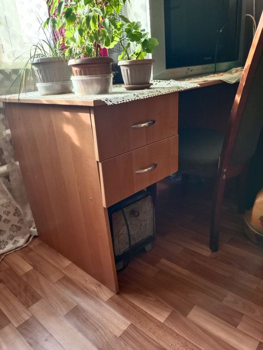 Письменный столик делать уроки