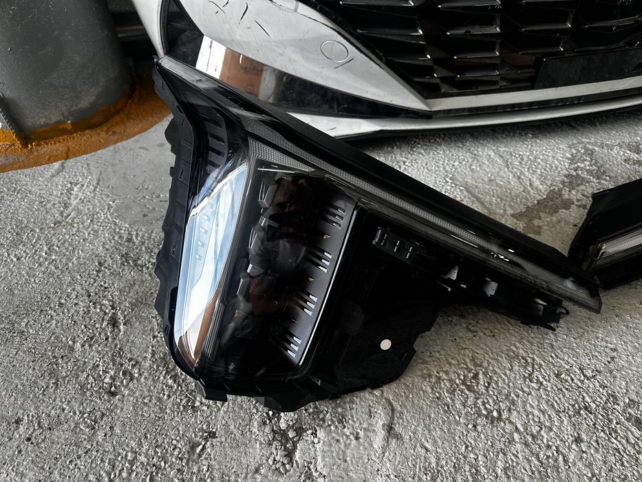 Фара Кия Соренто MQ4 Sorento