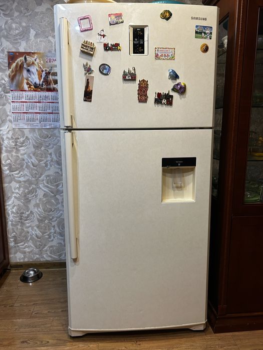 Холодильник большой Samsung RT77KAVB
