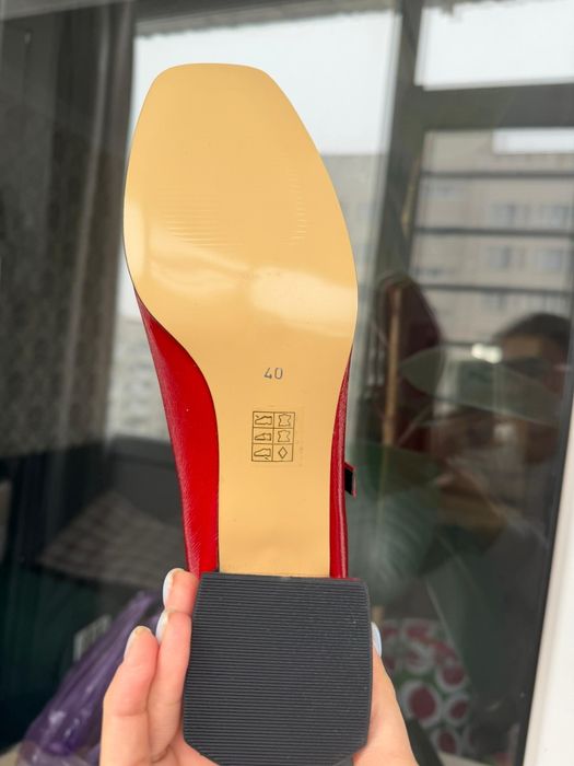 Красный туфли удобные