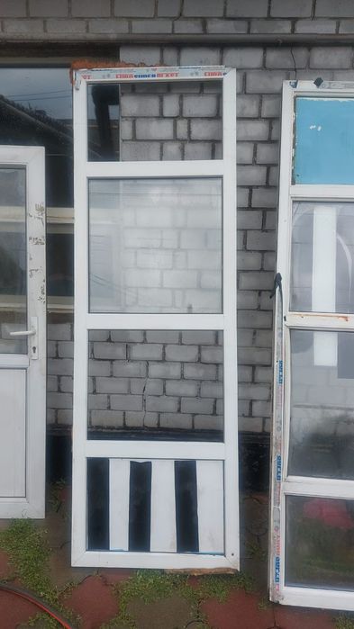 Пластиковые окна двери нету касяков