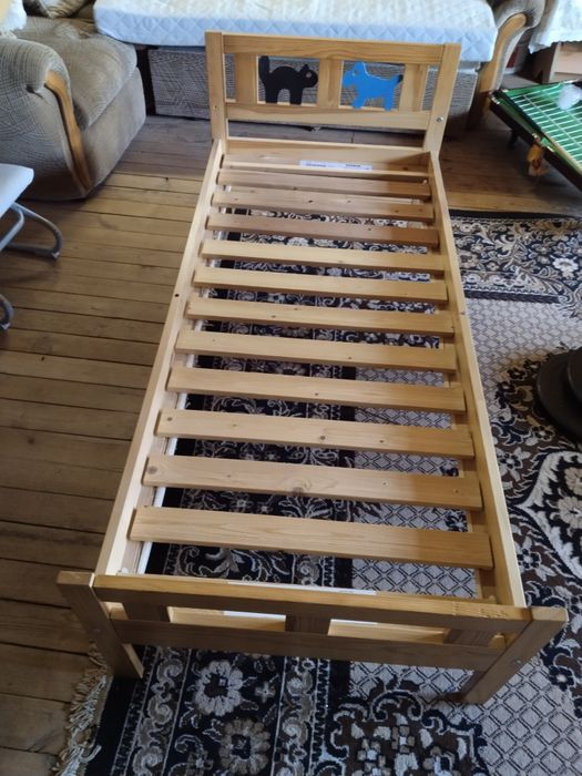 Отличная  кровать из Ikea