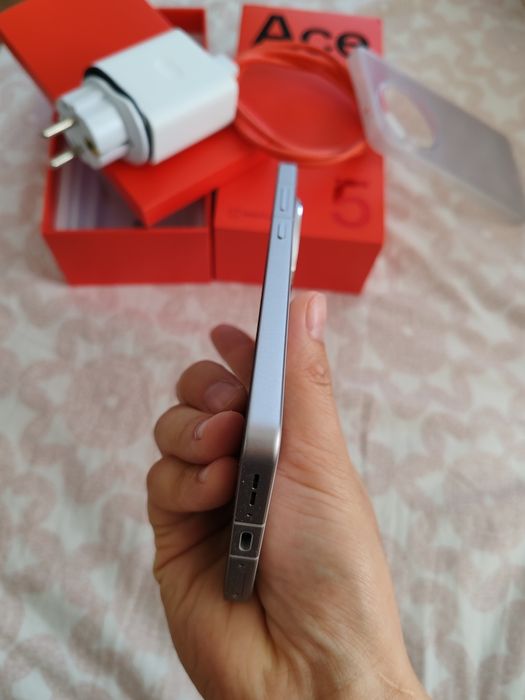 Продам Oneplus Ace 5 | 13R 12/256 Серебристый