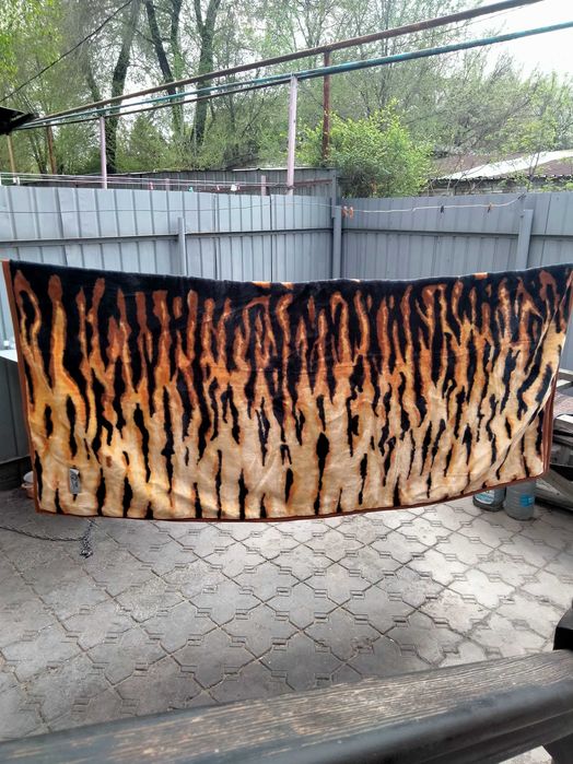 Продается плед-покрывало.