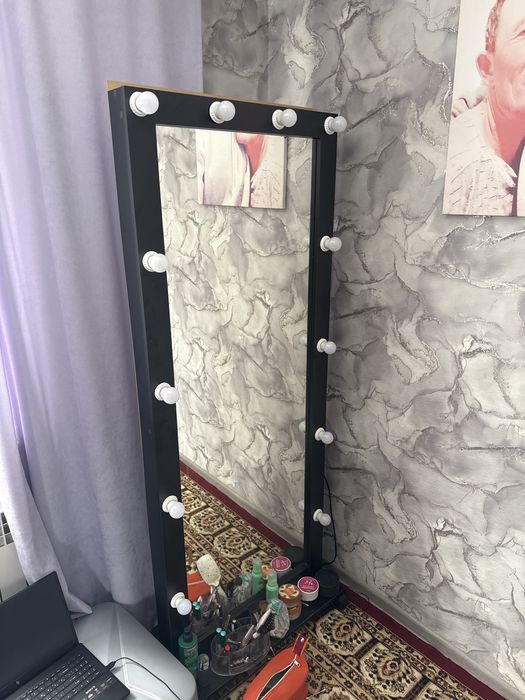 Продам зеркало со светом