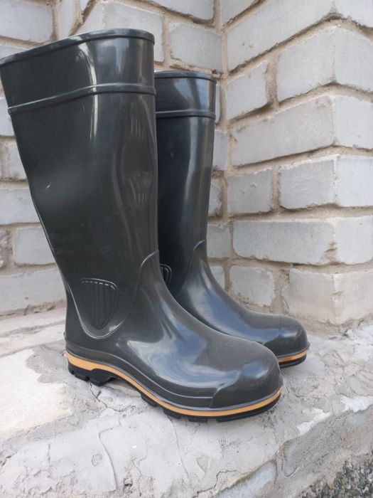 Новые резиновые сапоги