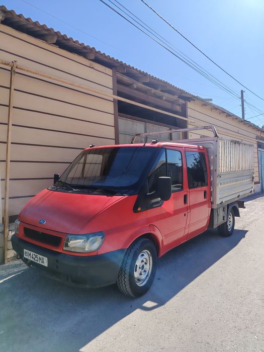 Ford avto mashinasi sotiladi