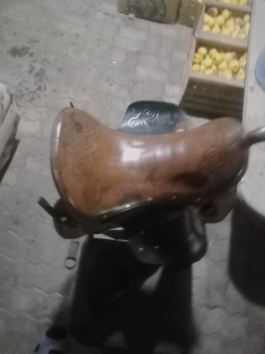 В продаже два седла