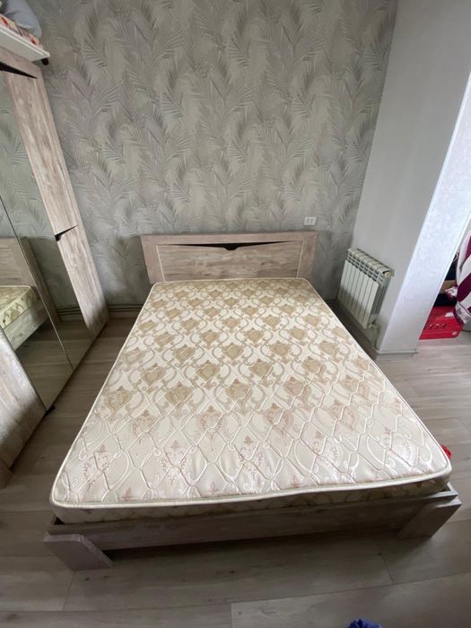 Двухспальная кровать
