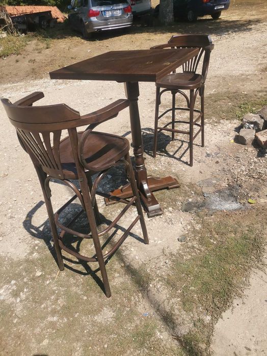 Masă de cafea cu doua scaune