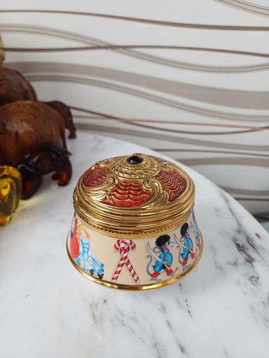 Cutie muzicala.superba portelan