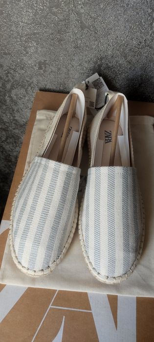 Эскадрильи из ткани в полоску Zara