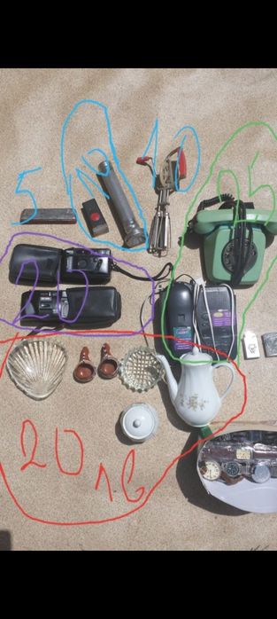 Ретро часовници и телефони