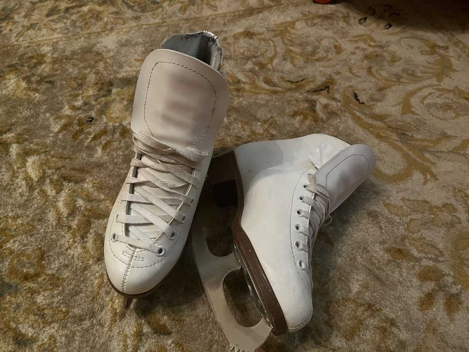 Фигурные коньки  (размер 30 и 36)