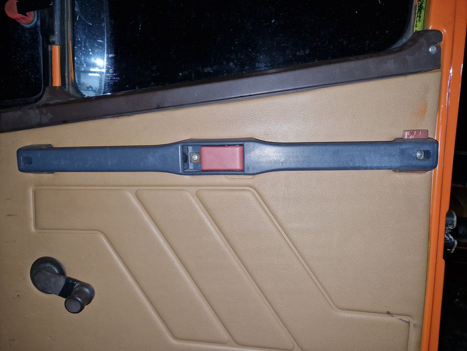 Вътрешни  дръжки  за камион Mercedes 814, 817,914, 917, 1114, 1117