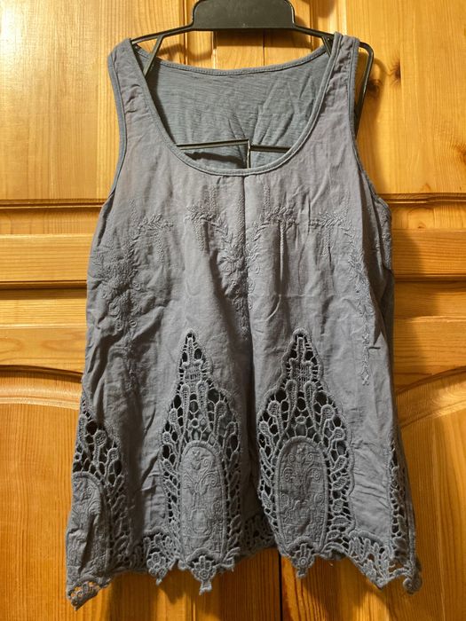 Предлагам дамски топове и ризи размер M/L