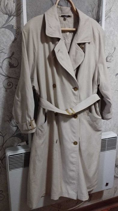 Продаётся жеский плащ