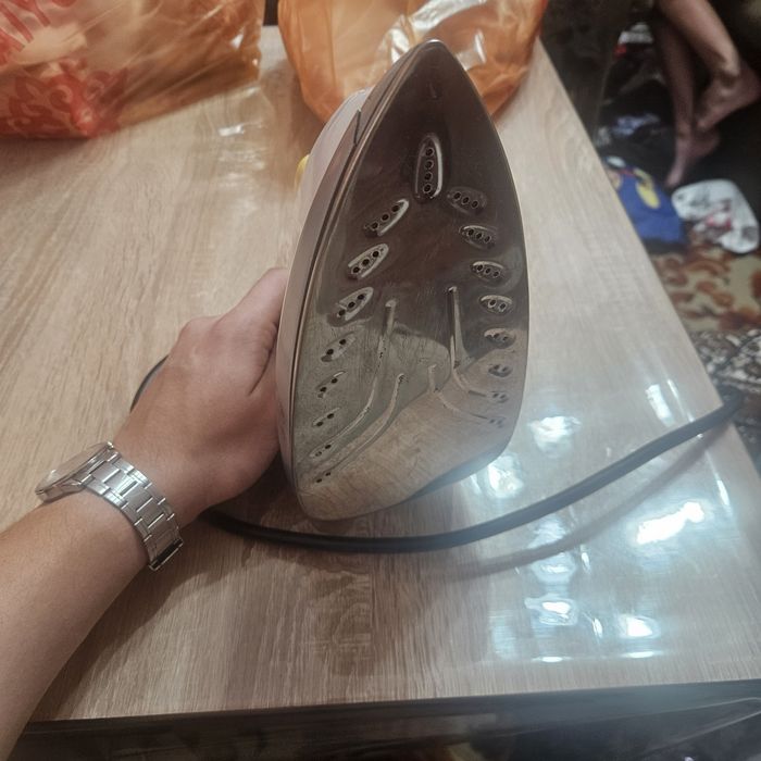 Продаю.     утюг