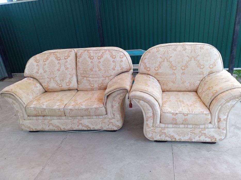 Продам диван с креслом