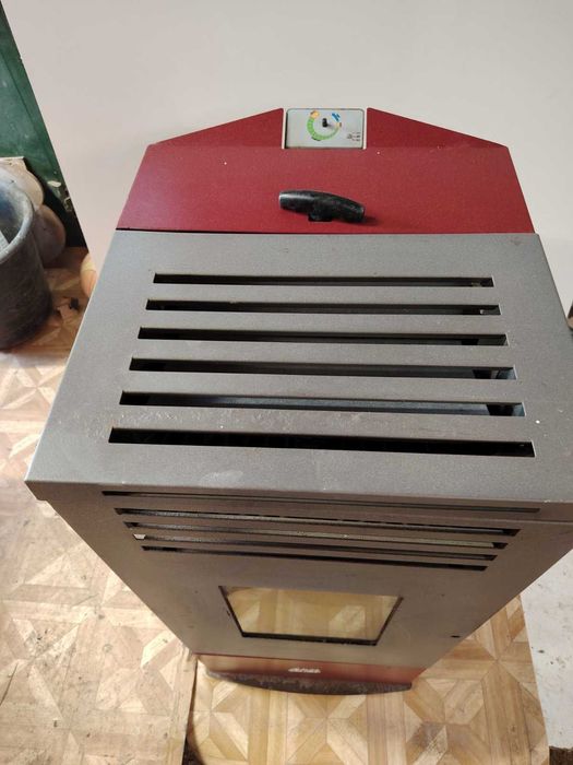 Пелетна камина - 7kW, икономична, достатъчна за до 50м2 помещение.