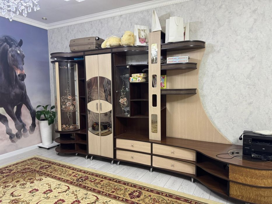 Красивая стенка для хол и зал